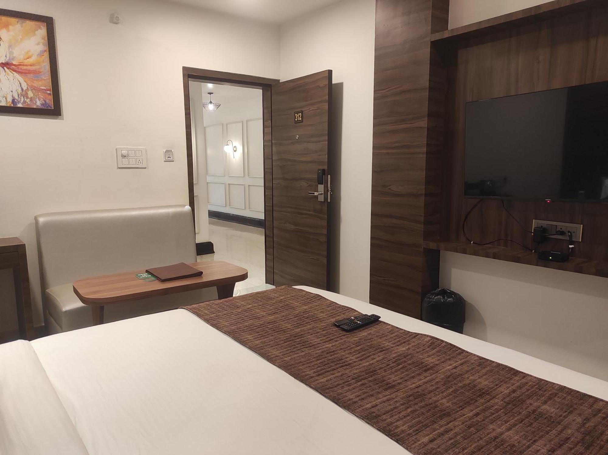 Hotel Obsidian Blue Itānagar Kültér fotó